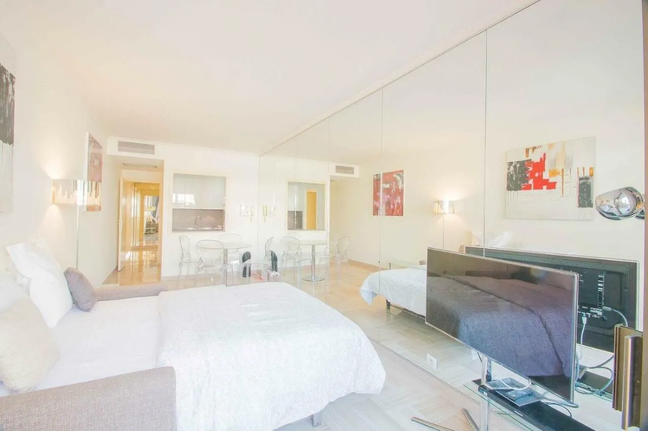Cannes Conseil Immo, Grand Studio Terrasse Gray D'Albion Area -Four- Apartment